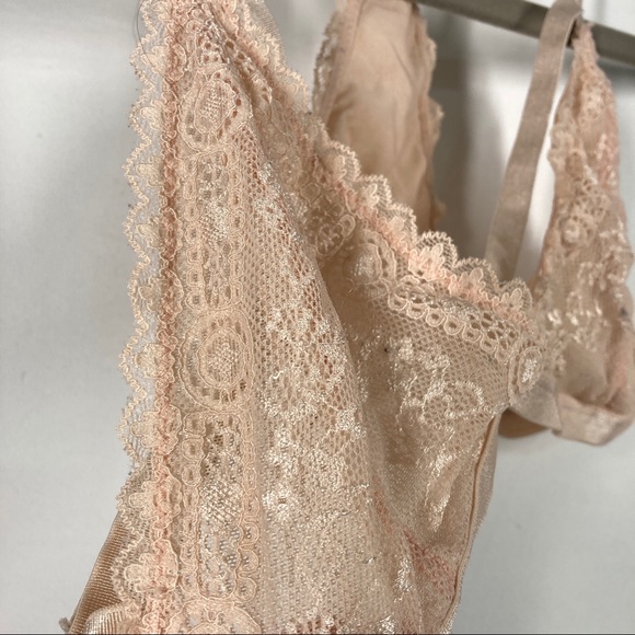 Baby pink lace Bralette - Picture 2 of 4